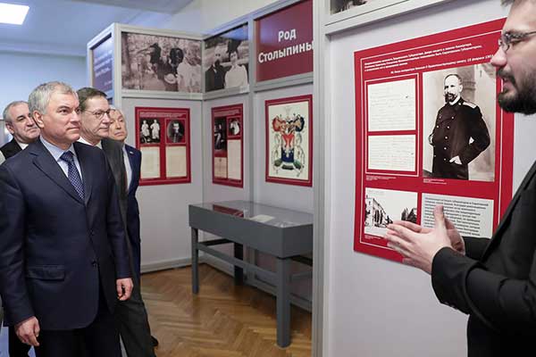 Саратовский областной музей краеведения принял участие в двух выставочных проектах Государственного центрального музея современной истории России
